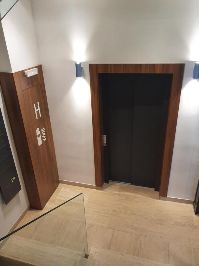 Lux Opera Appartement Banja Luka Buitenkant foto