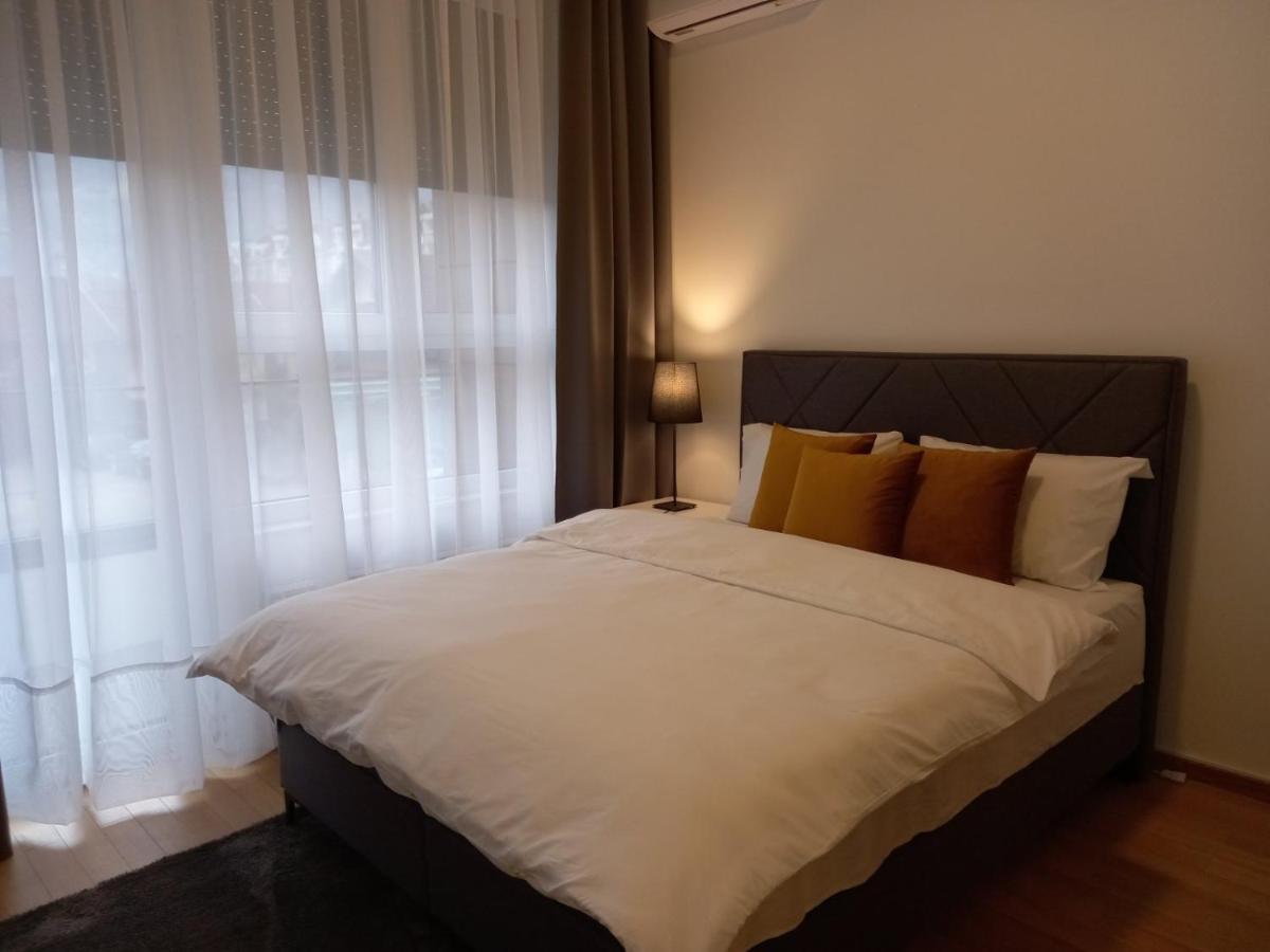 Lux Opera Appartement Banja Luka Buitenkant foto
